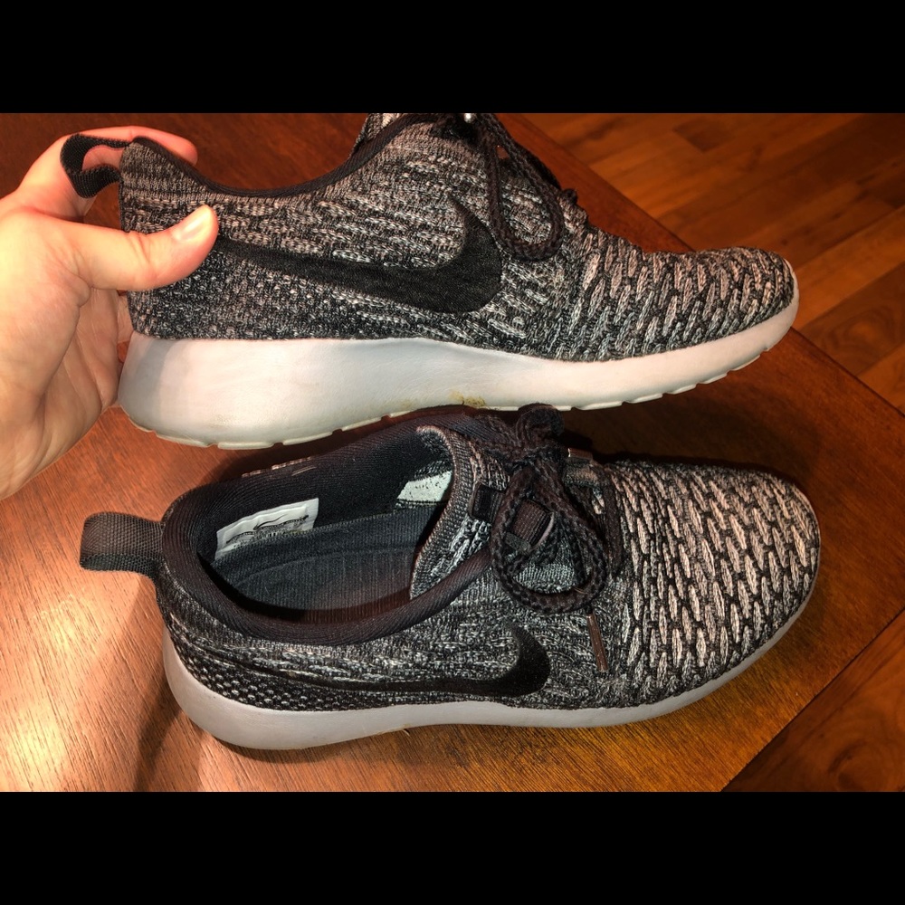 Nike flyknit Roshes